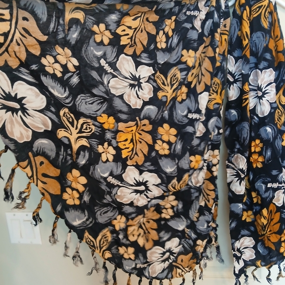 🤯2/$15 Floral Blue and Yellow Cover Up Or Scarf - Picture 7 of 9
